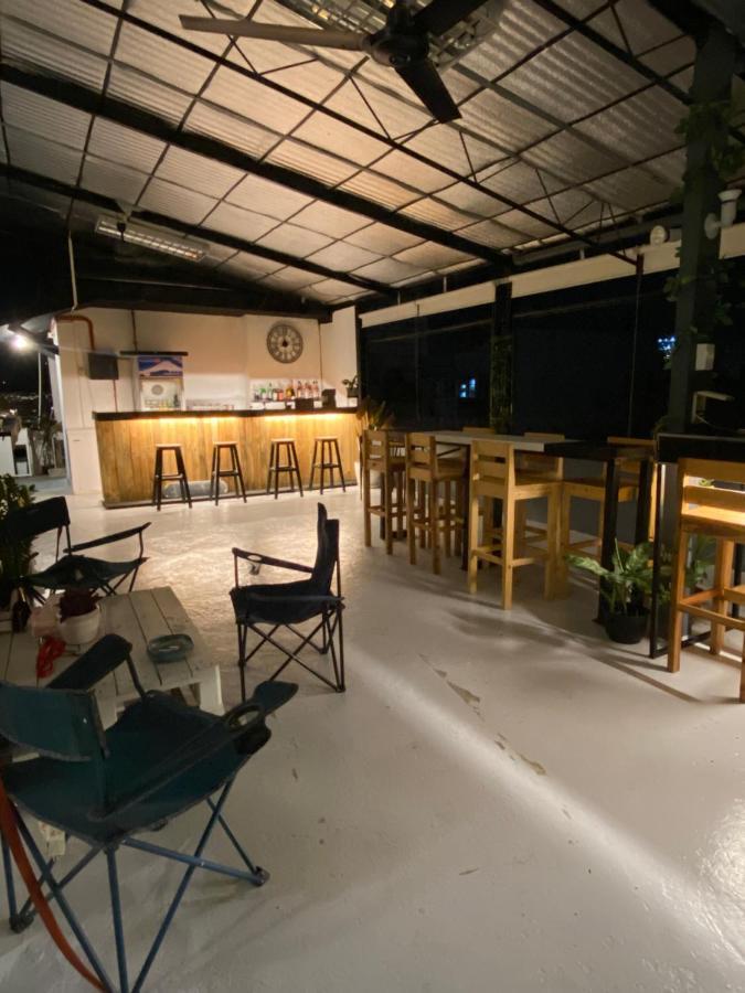 Lime Lite Manila Hostel ماكاتي المظهر الخارجي الصورة