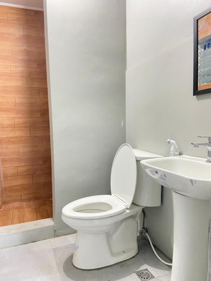 Lime Lite Manila Hostel ماكاتي المظهر الخارجي الصورة